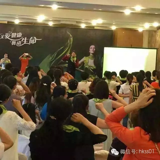 李橋博士，現(xiàn)場教大家頸部護理小妙招