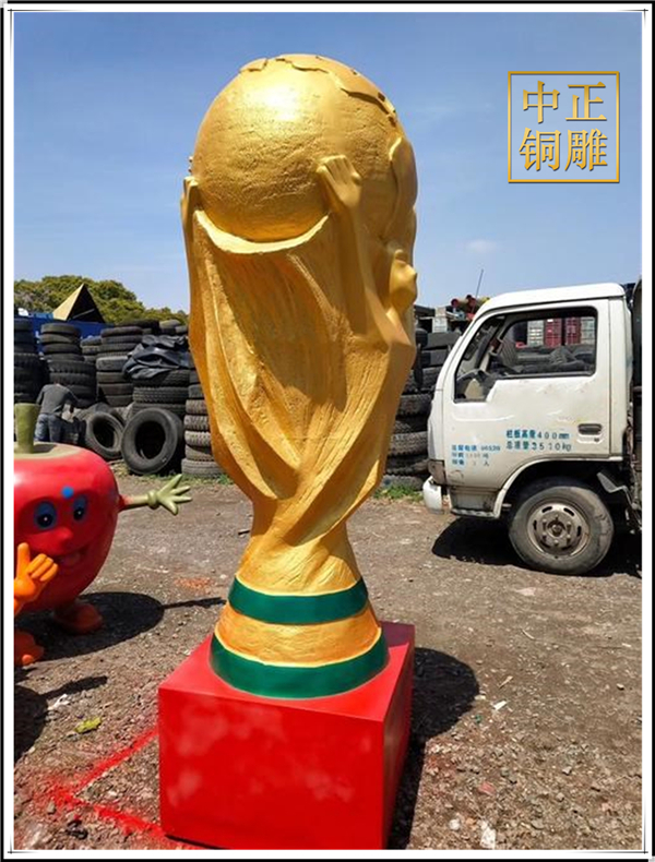 足球冠軍杯雕塑.jpg