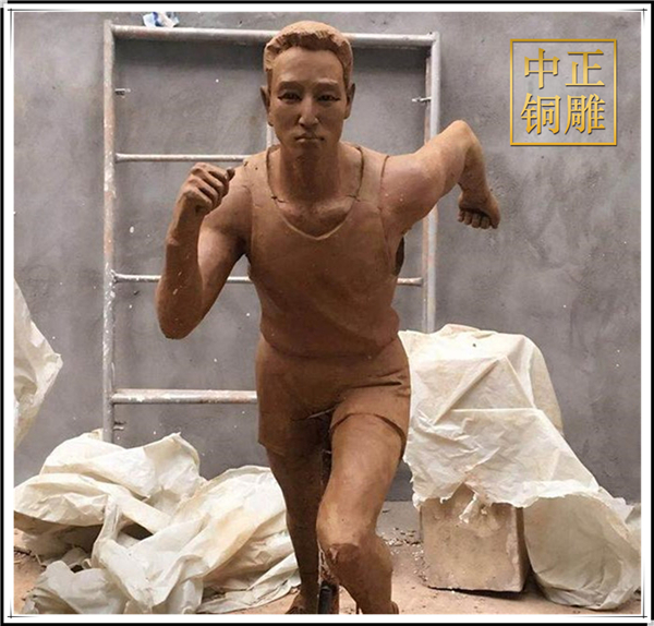 遠(yuǎn)動(dòng)員雕塑廠家.jpg