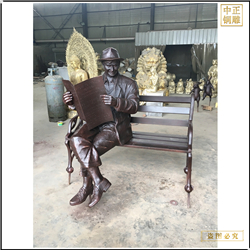 步行街頭看報(bào)人物雕塑 