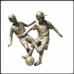 踢足球人物雕塑|踢足球銅雕塑