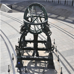 地動(dòng)儀銅像